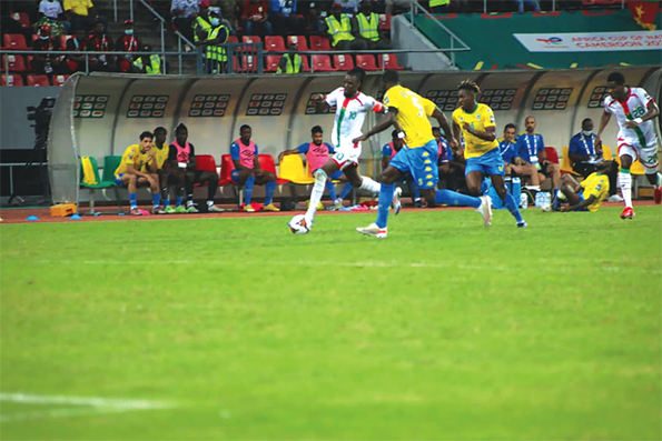 Le quart de finale a débuté avec le match Burkina Faso – Gabon. A la suite d’une rencontre fabuleuse peaufinée par un fort engagement des joueurs de chaque équipe, il a fallu que le match soit poursuivi en prolongation puis au tir but afin de départager les deux équipes