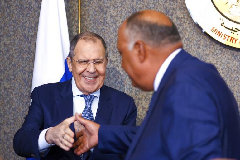 Les ministres d'affaires extérieures de la Russie et de l'Egypte Sergueï Lavrov et Sameh Shoukry